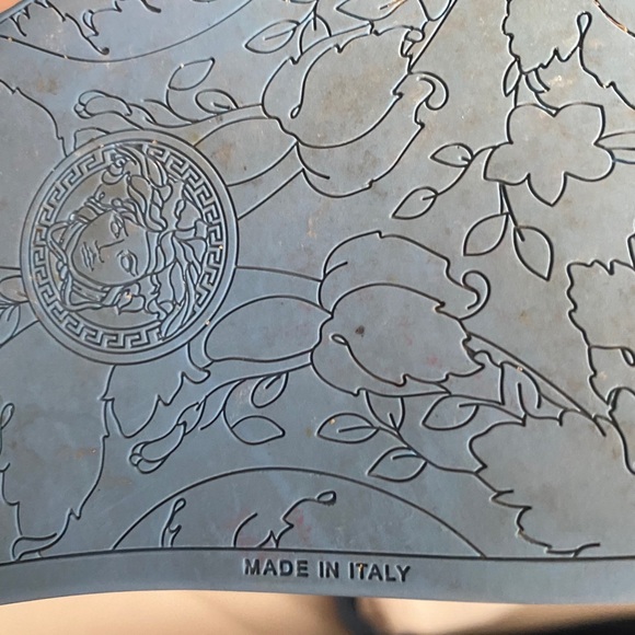 Versace slides HARDLY WORN! - Picture 5 of 9